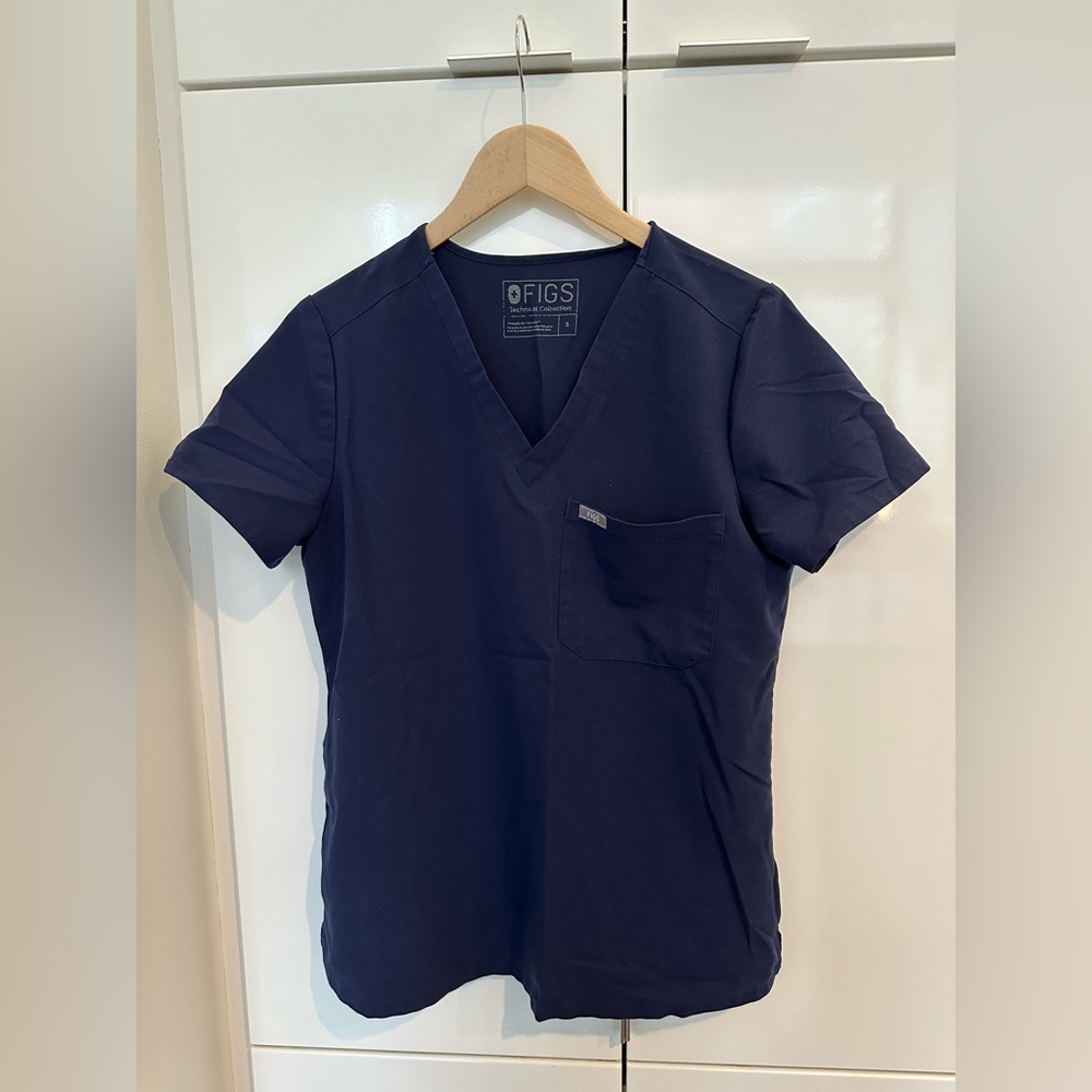 Figs Catarina One- Pocket Scrub Top - Navy